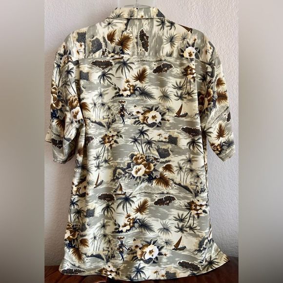 Tommy Bahama Set of Four Shirts 100% Silk Medium. - Picture 3 of 13